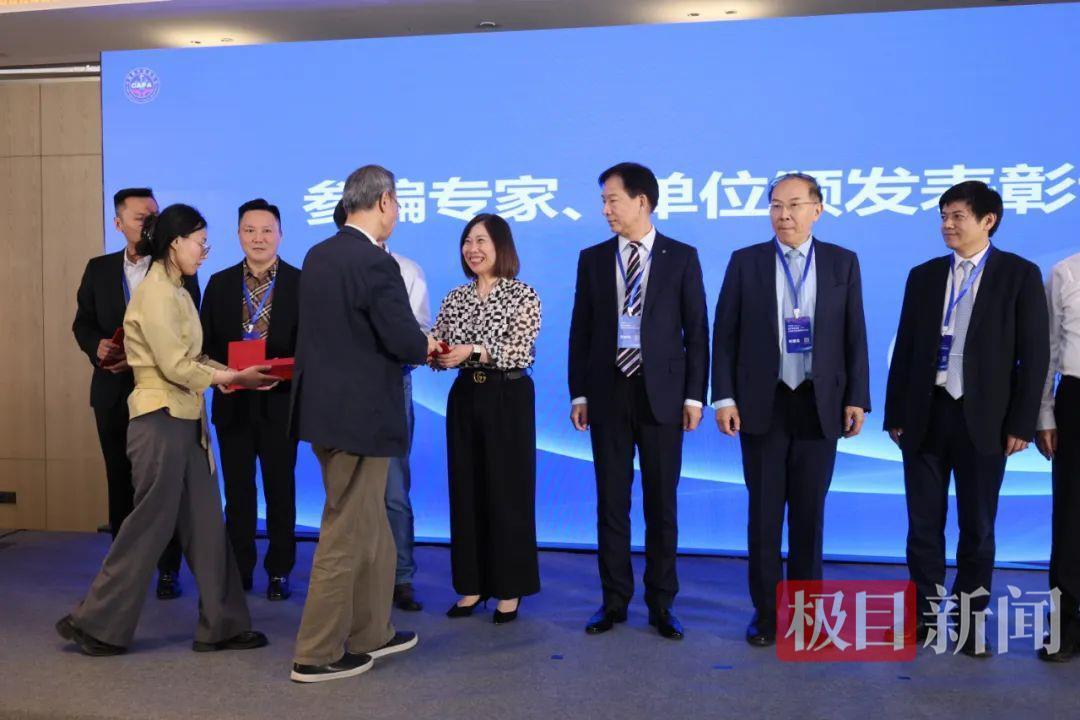 武汉江城整形外科医院再获荣誉，助力医美行业迈入标准化建设新纪元