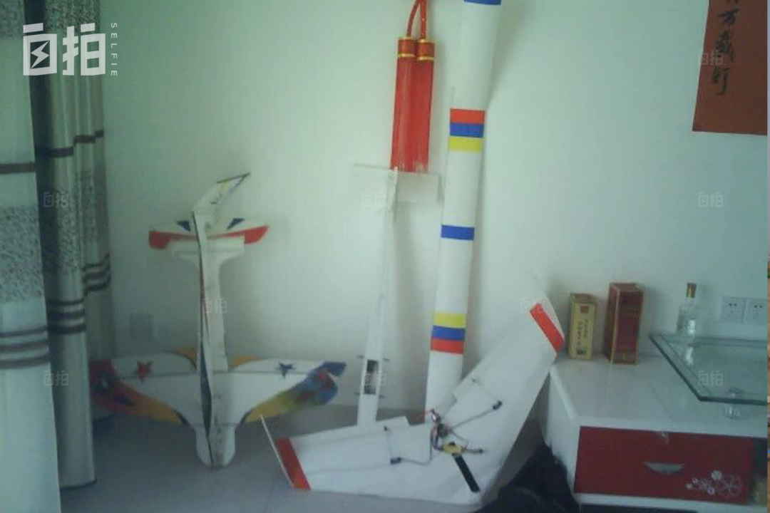 ▲刘祥强小时候造的飞机航模。