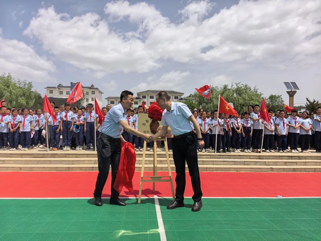 农户化身乡土讲师　华亭这个小学的“共享菜园”了解下