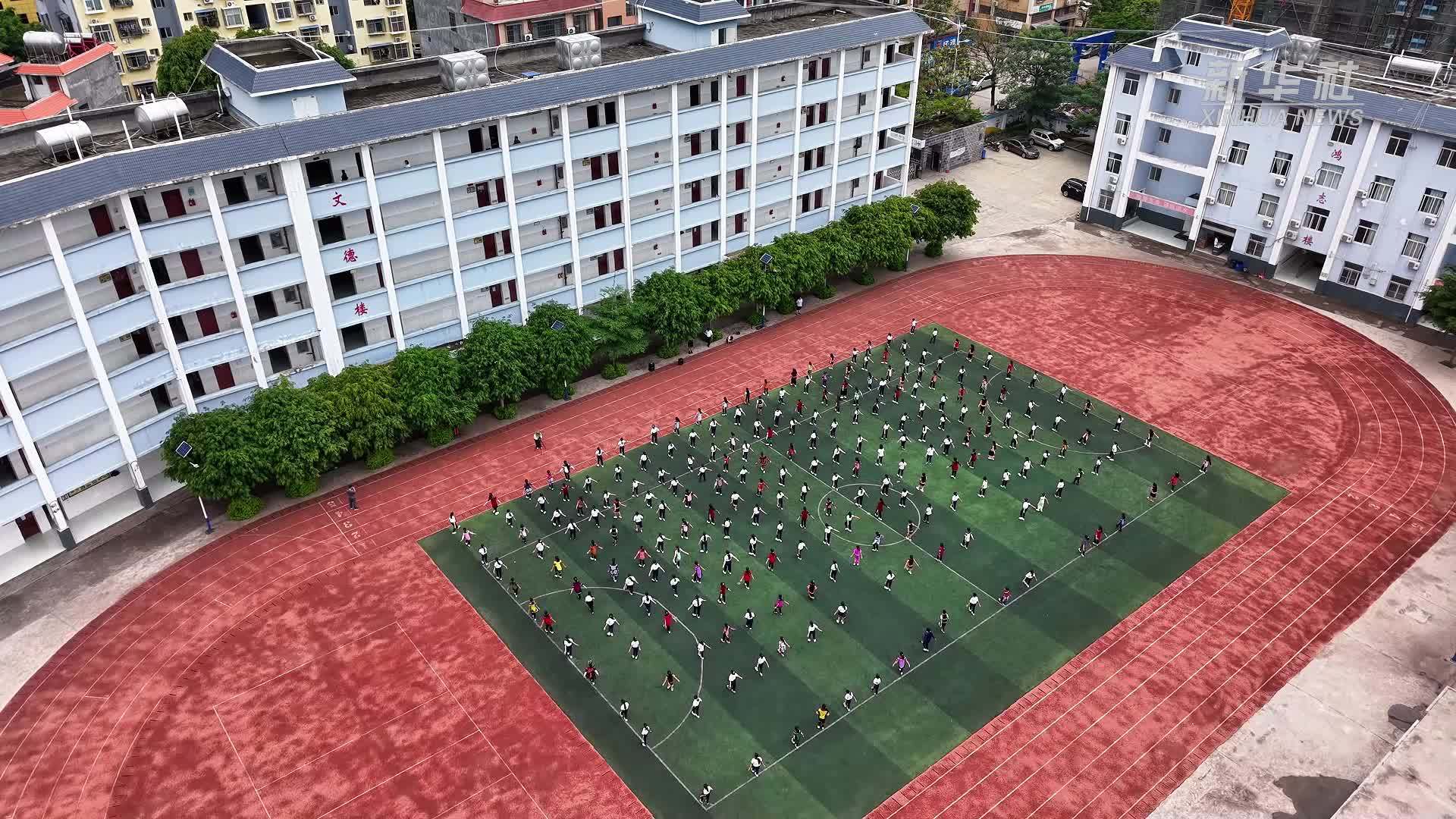 哈尼民族课间操 让传统文化“动”起来