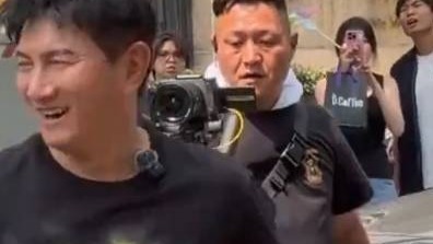 网友偶遇吴奇隆录综艺，左手无名指戒指辟谣离婚传言封面图