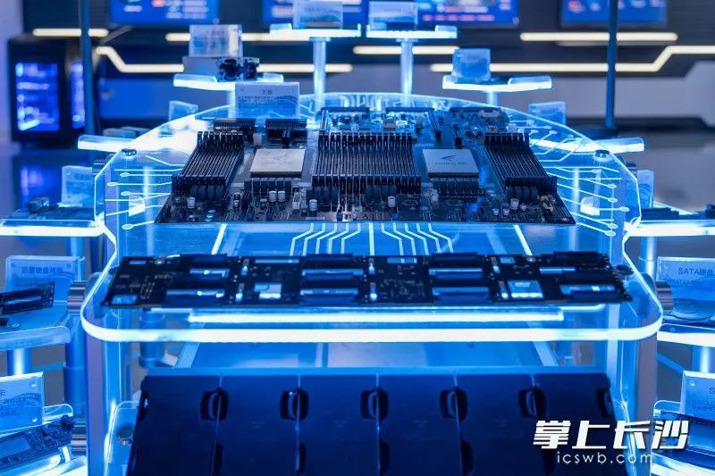 拓维信息是国内重要的AI算力提供商之一,深度参与了多个人工智能计算中心的建设。