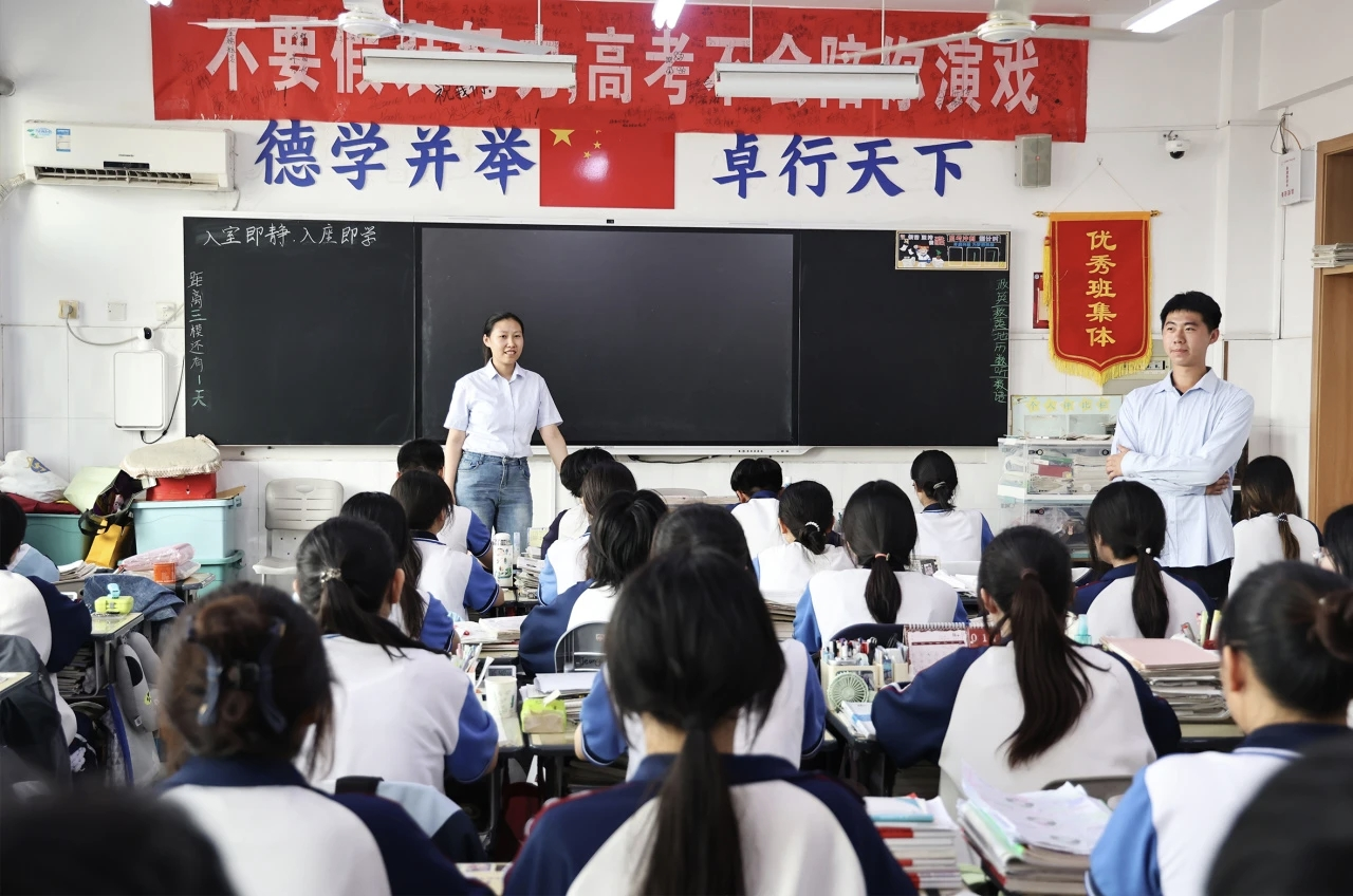 梦想重启 志在巅峰 | 2025聊城市东方高级中学高三复读，与你并肩执笔向未来！