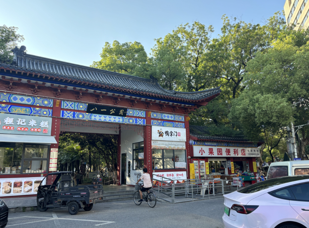 △八一公園已成為南昌人散步休閑的場所