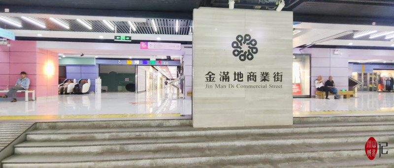 图为金满地商业街。均为何乐 摄