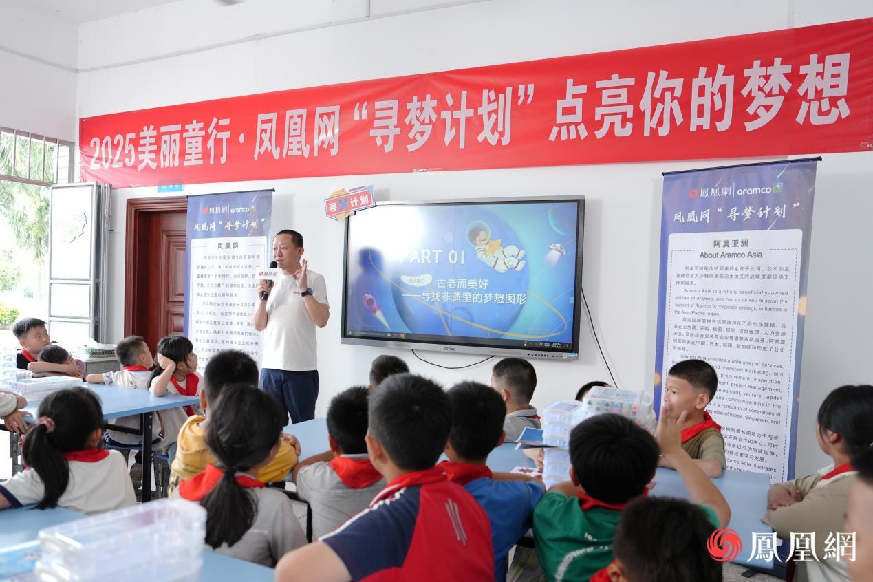 艺术创想主题志愿者：刘巍，中央美术学院副研究员、中国工艺美术学会雕塑专委会副秘书长、国家艺术基金项目评审专家