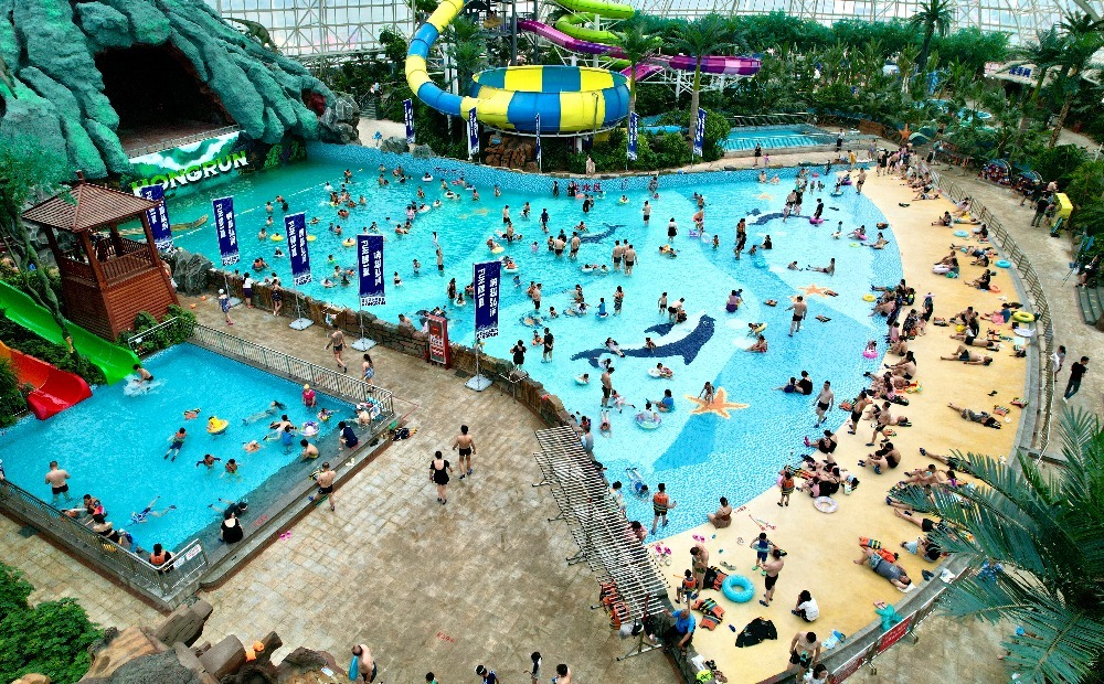 潍坊滨海：端午假期赶海戏水游人气高涨