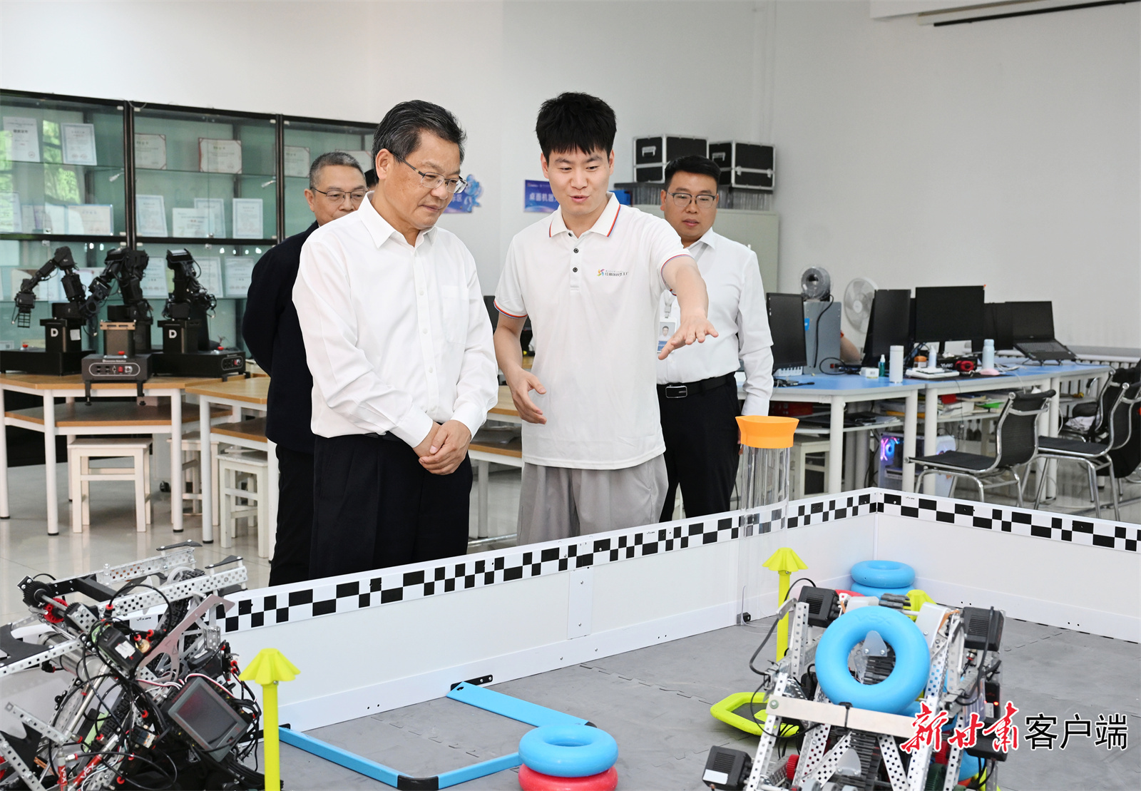 省长检查考场　话护航高考重点