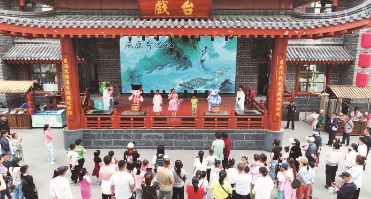 通化老城&middot;龙兴里开展沉浸式、互动式演绎活动。孙鑫　摄