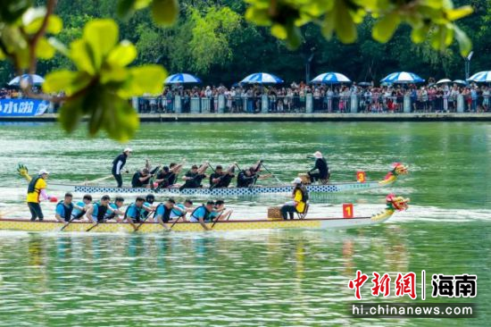 5月31日，三亚龙舟公开赛活动现场。三亚市旅游发展局 供图