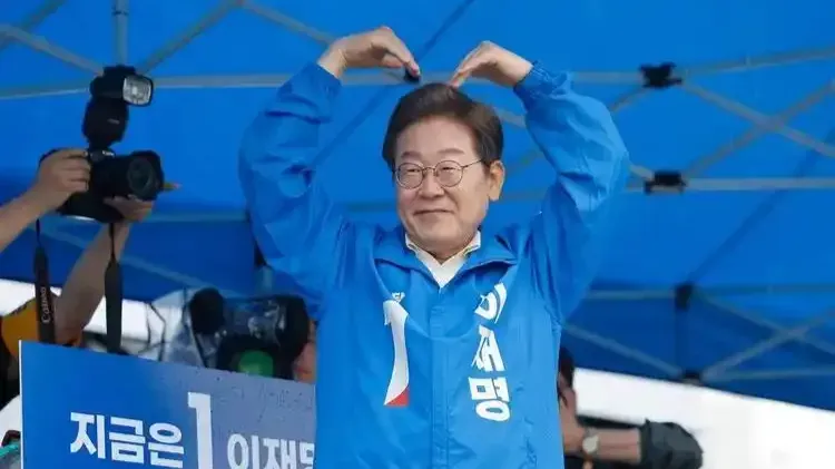 韩国政坛大戏：国民力量党上演“双雄决裂”，李在明坐收渔利