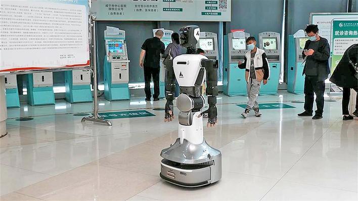 “远游”人形机器人 摄影：楚天都市报极目新闻记者刘宇