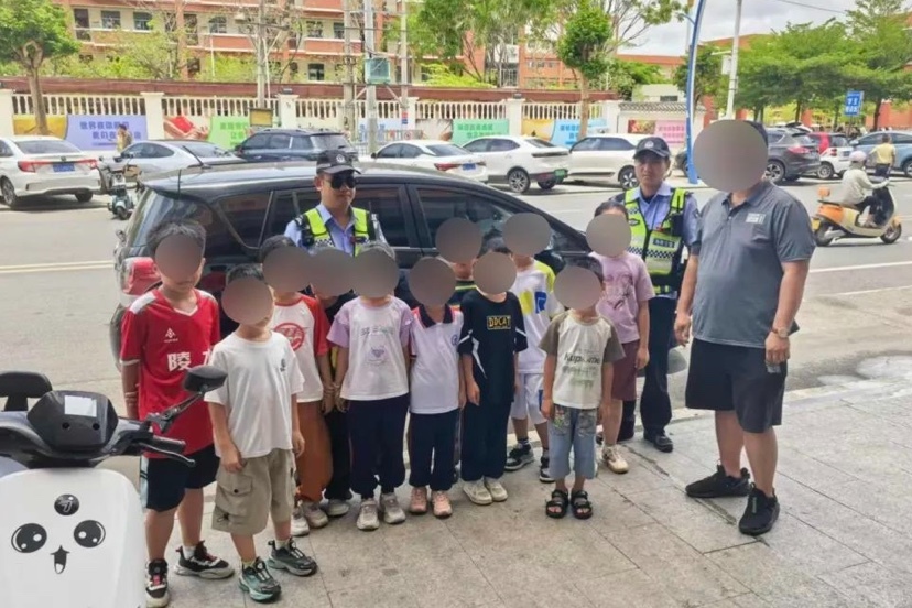 被查车辆和司机。交警供图