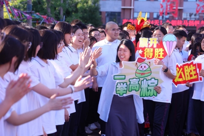 河间英华学校：青春“梦圆”，为考生送上别样高考祝福