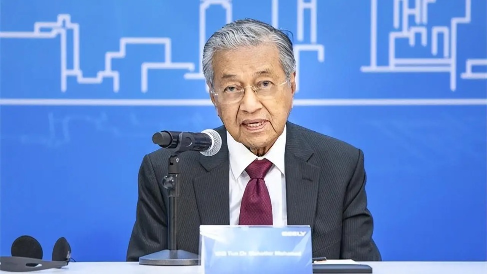 99岁老将出山，一句话谈中美，美国无法重振雄风，第一强国或换人