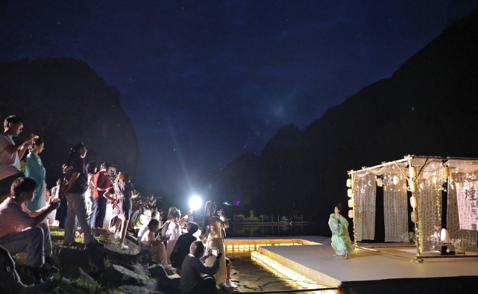 龍虎山景區“遇仙記”：五形香粽傳福運 河燈載愿映青山