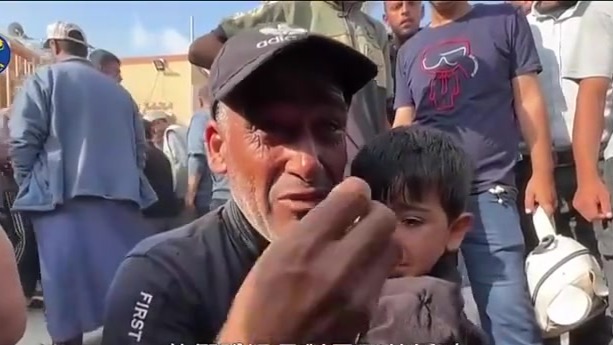 哈马斯：以军扫射加沙领物资巴人，30余人死亡