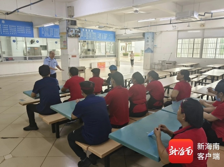 三亚开展高考食品安全专项检查。三亚市市场监督管理局供图