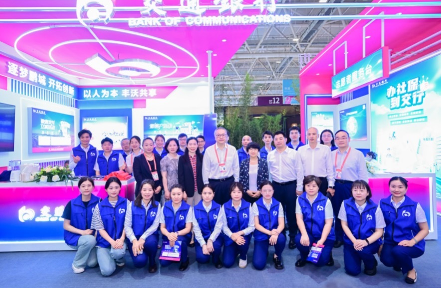 交通银行深圳分行志愿者以青春之力服务第二届“美丽工坊”残疾女性文创作品展