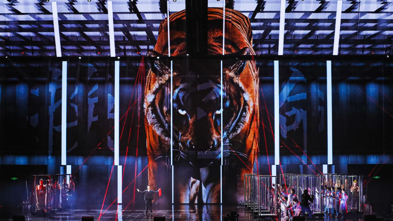 张艺兴主演话剧来兰州啦　别young敦煌约起来