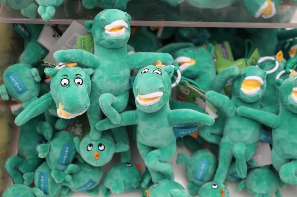 甘肃省博物馆文创商店的“绿马”玩偶 李丹妮 摄