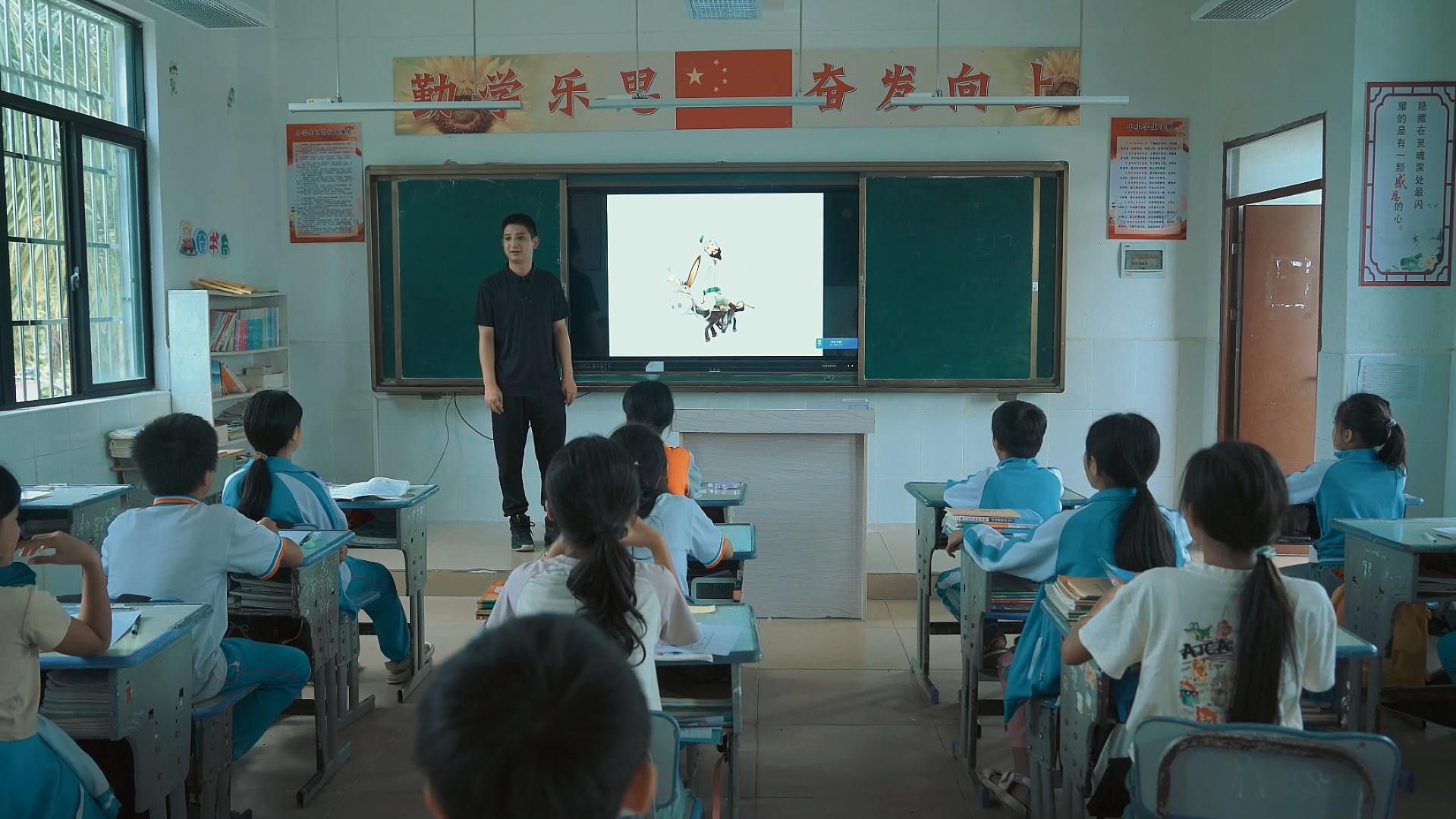 【公益筑梦】口琴跃动椰林 体彩助梦乡村儿童