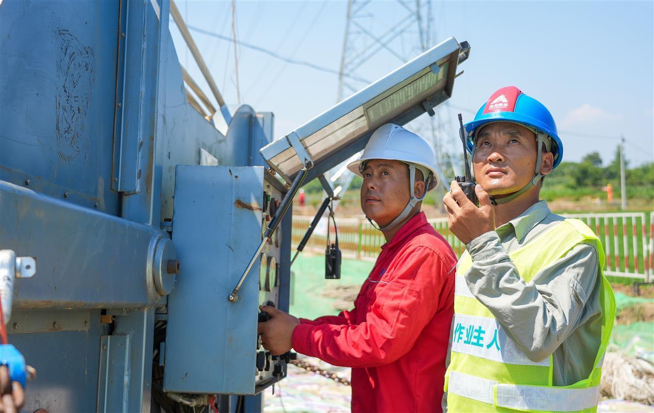 2024.6.12荆建荆门西66号塔高温作业 (3)_edit_144686450187355.jpg