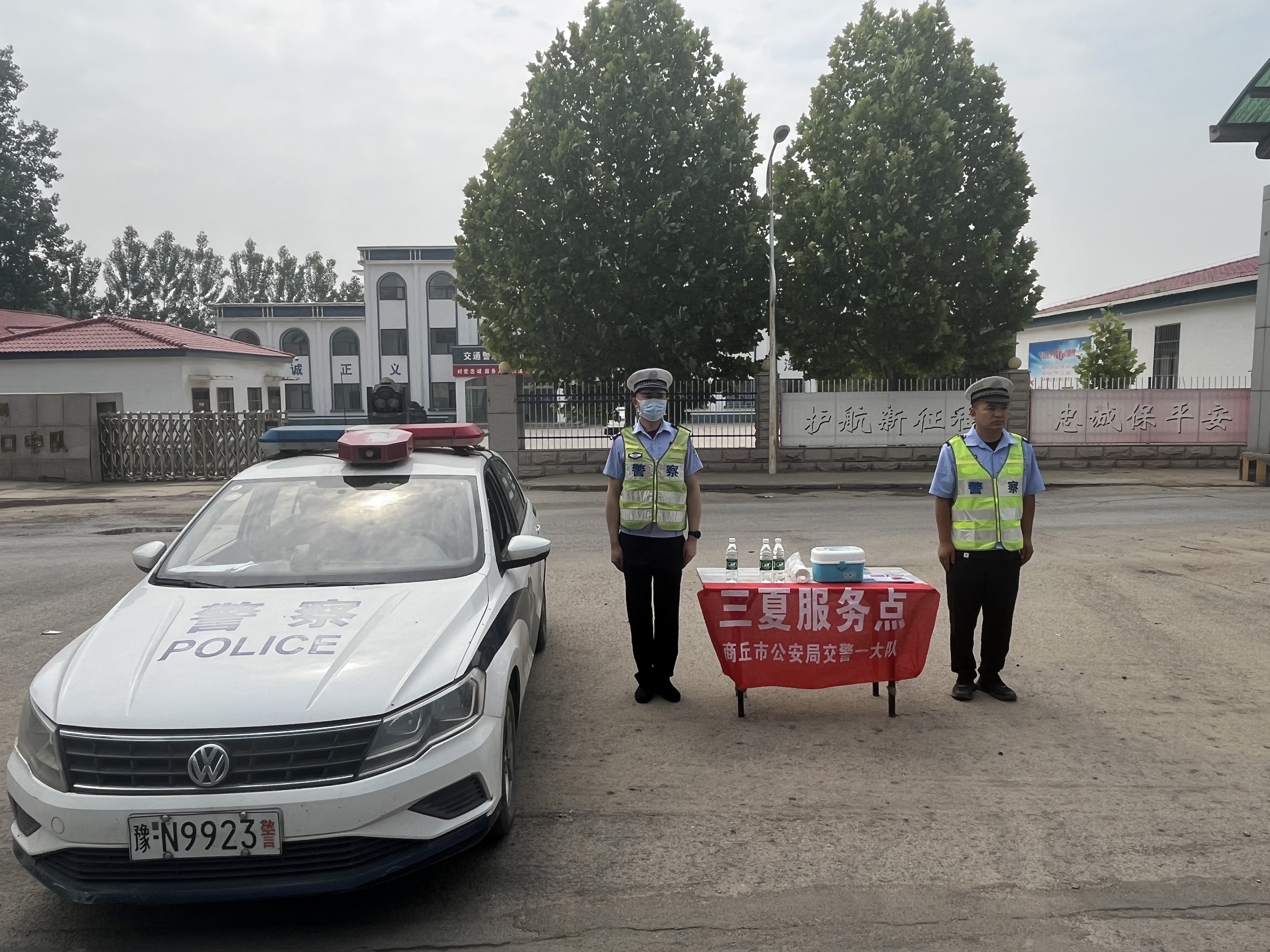 商丘交警田间地头宣传忙 助力“三夏”送“安全”