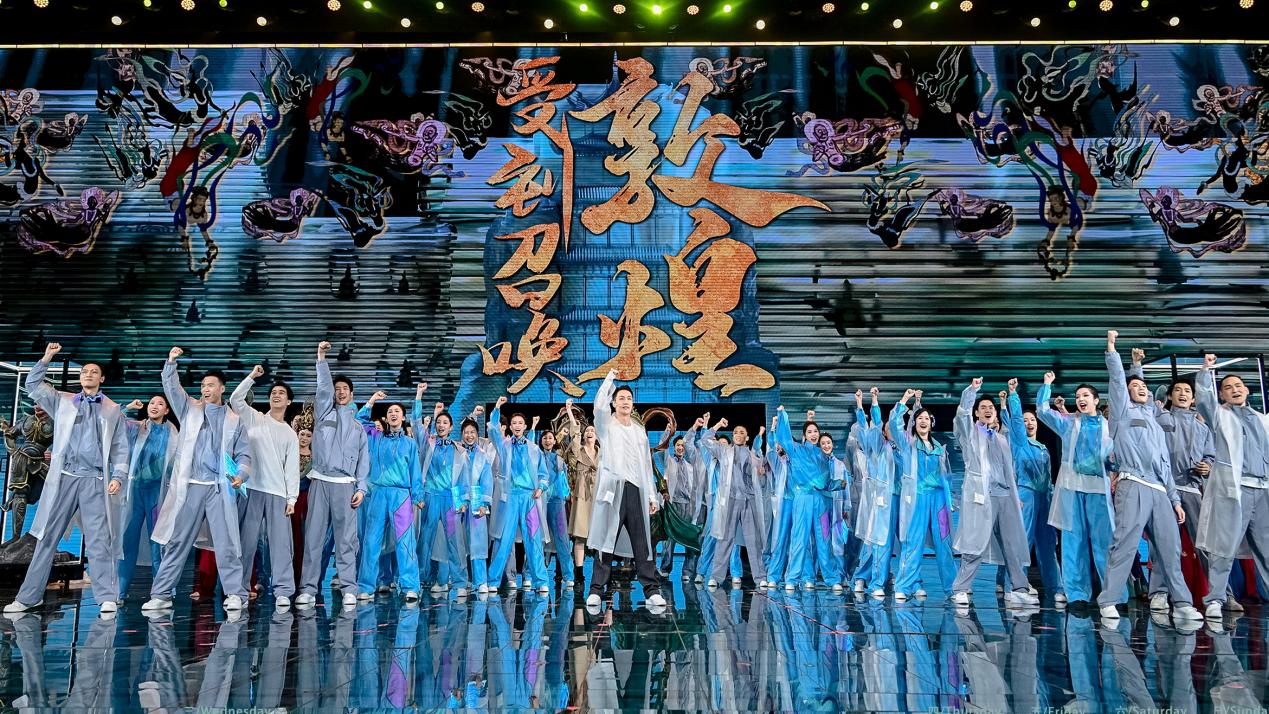 张艺兴主演话剧来兰州啦　别young敦煌约起来