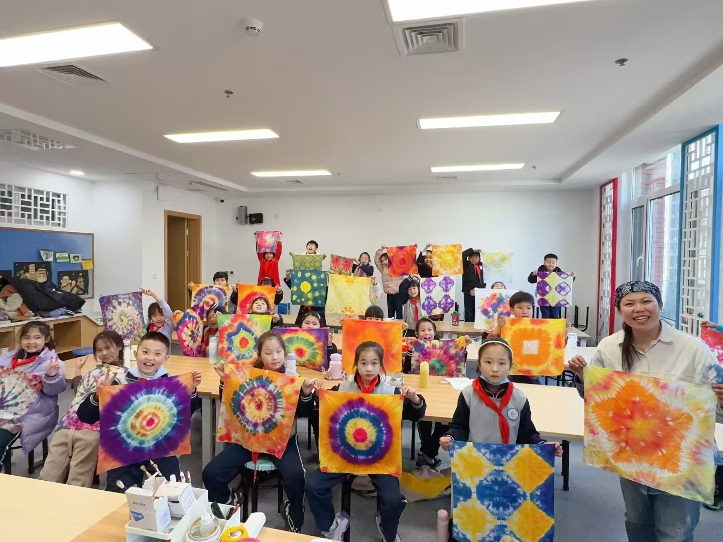 青岛乡里乡亲|乡村手艺“技良人”—千年古韵染新彩，段氏蓝印绽芳华——探秘非遗传承人段启英的匠心之旅