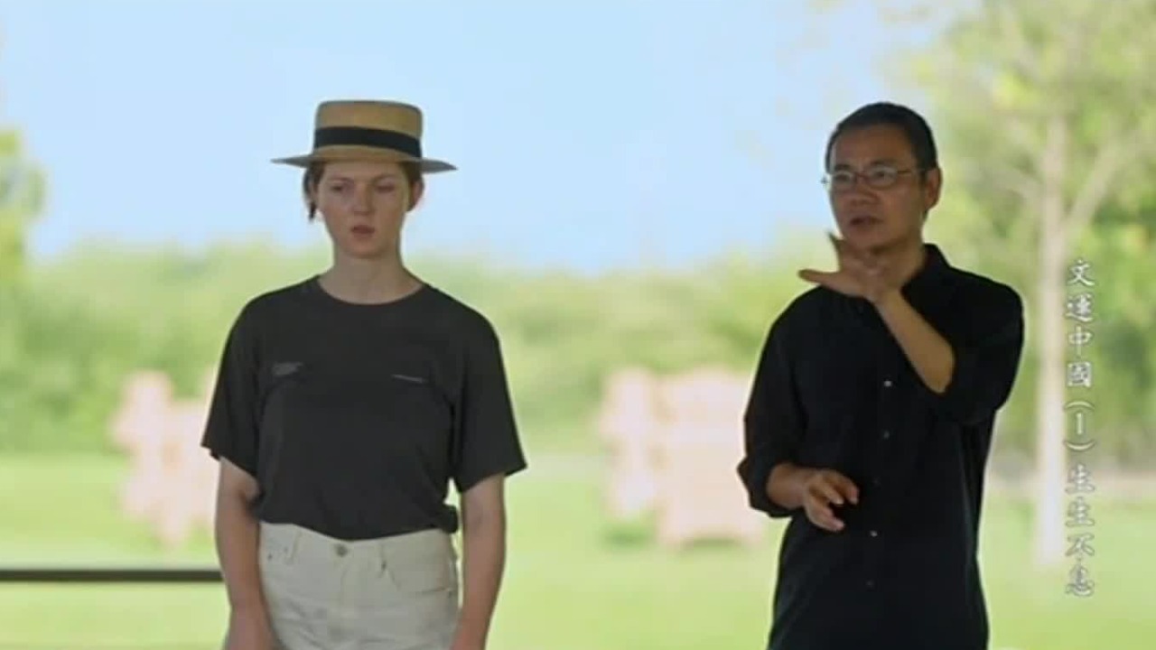 良渚先民为什么消失？外国美女探访良渚古城，考古人员细致讲解