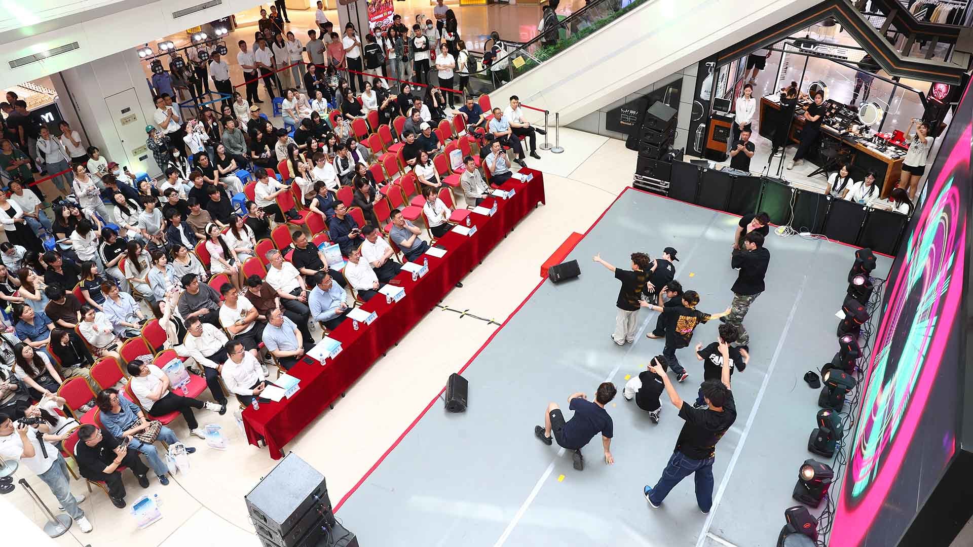 放飞青春创想力 点亮博硕文创季 ——2025年第二届博硕大学生文创艺术季盛大启幕