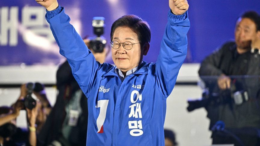 李在明施展政治点穴术：以一打二笑到最后，尹锡悦成最大助攻