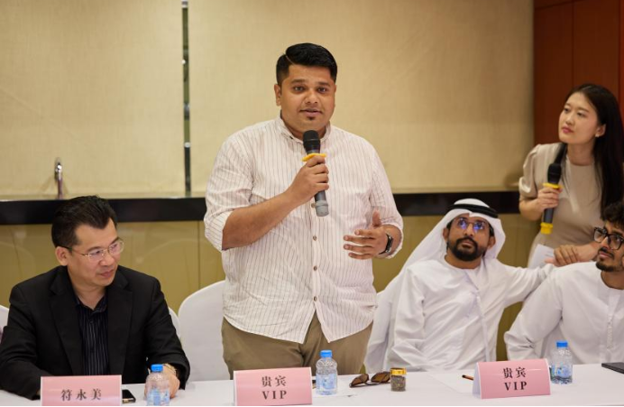 阿联酋塔伊夫迪平贸易有限公司总经理Razeem Hassan Bin Rayees发言。