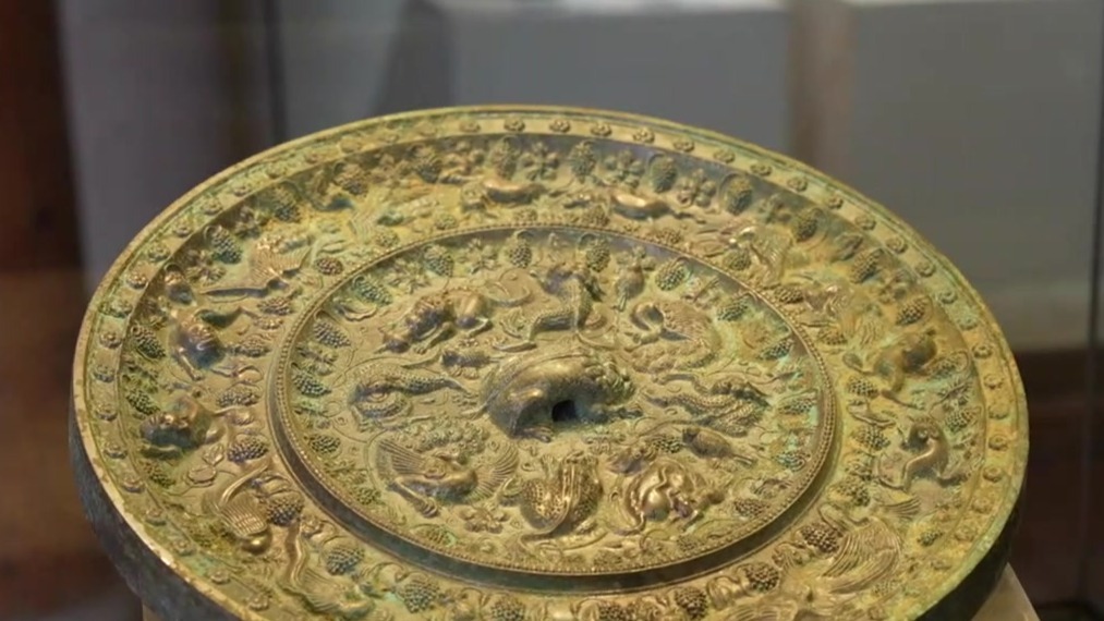 唐代海马瑞兽葡萄纹铜镜：映照盛唐风华的艺术瑰宝