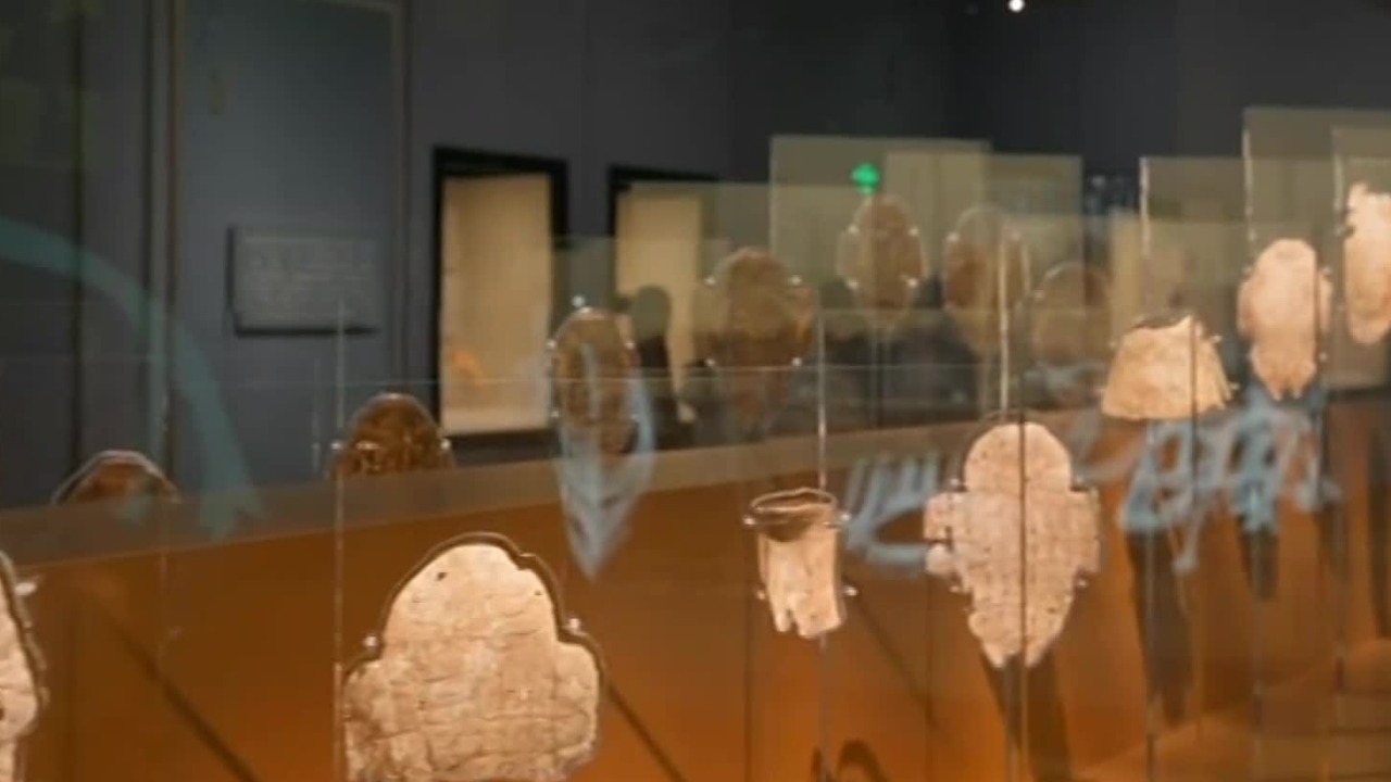 穿越3000年，外国朋友在安阳点赞了不起的甲骨文