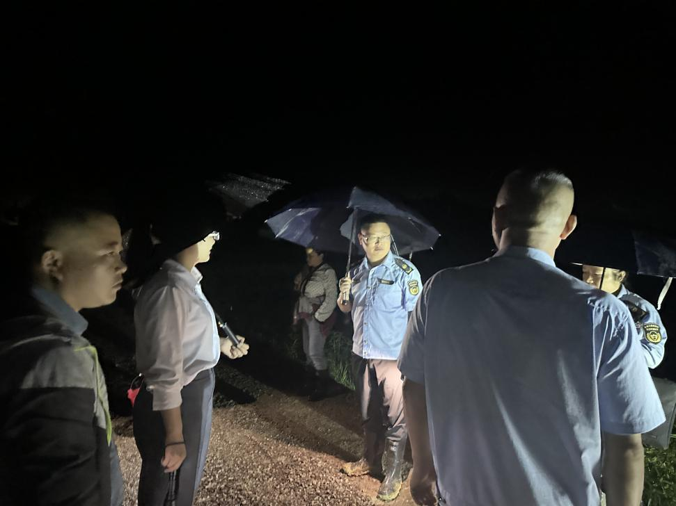 雨夜出击!乐安县“零点行动”严打畜禽养殖偷排