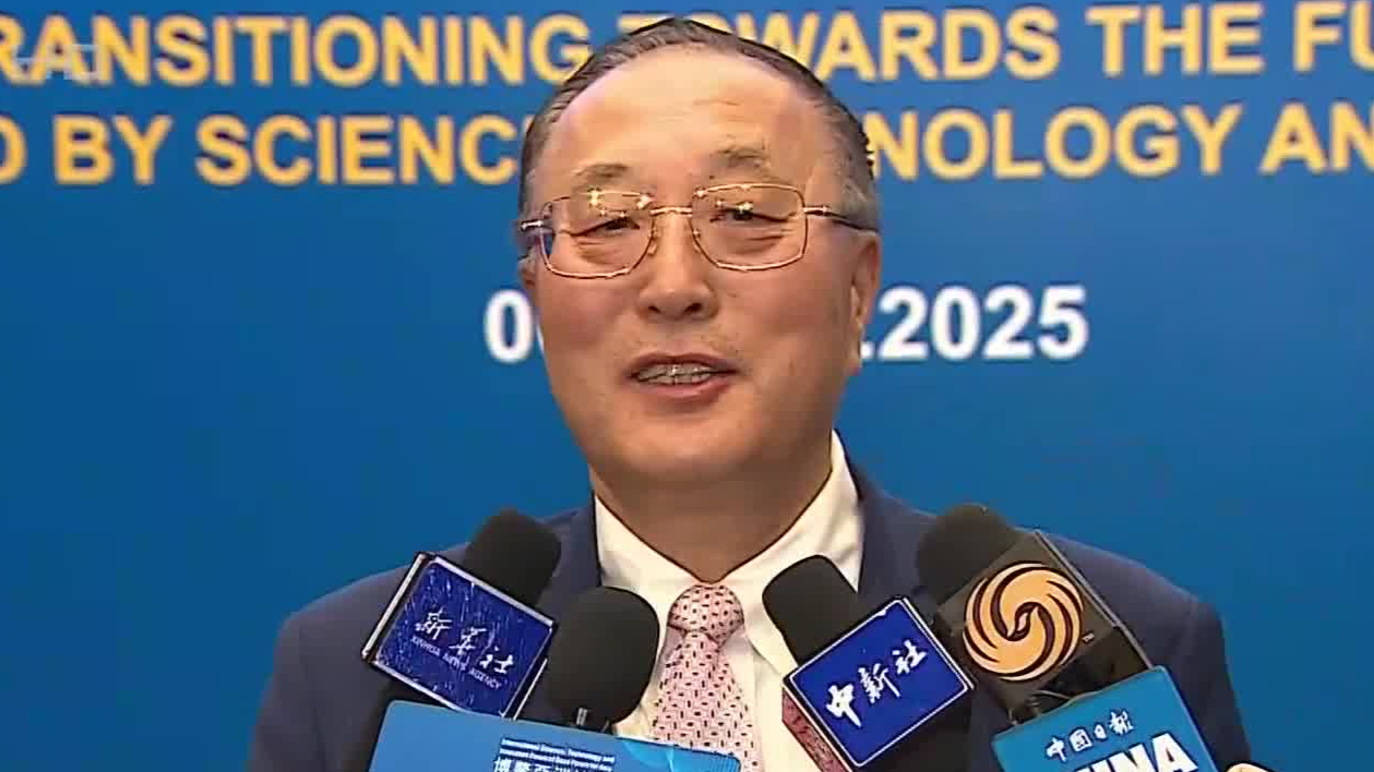 回应美国限制留学生 张军：西方不亮东方亮 亚洲有条件引人才