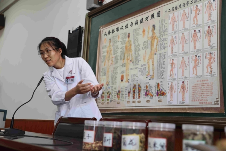 弘扬国粹，传承有我（3）｜沧州河间：近距离“全方位”体验，这堂中医药文化宣讲课带给孩子们的收获“沉甸甸”