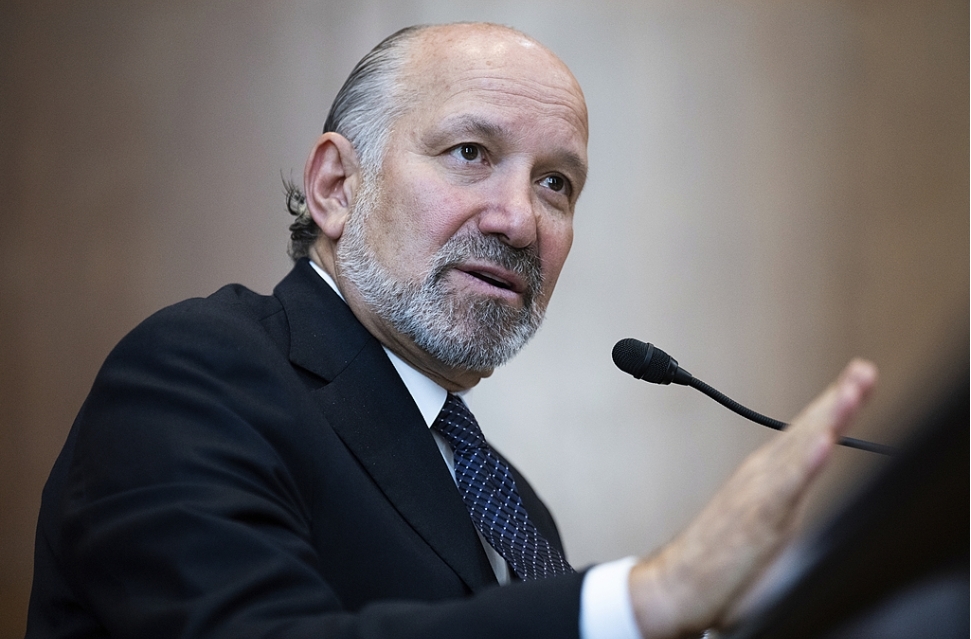 说好的补贴不给了？美商务部长：正重新谈判《芯片法案》补助金