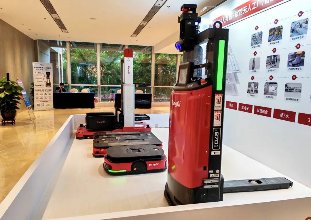 无人工厂加速跑!磅旗科技震撼亮相机器人产业峰会,AI+机器人重塑智造新范式