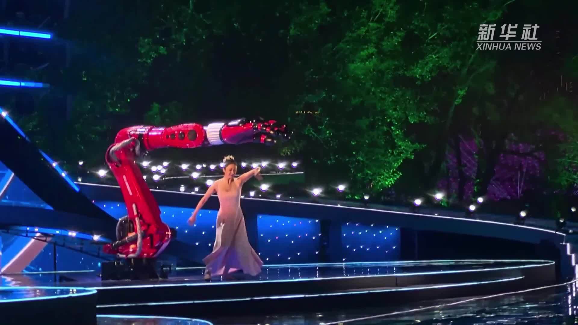 机器人助力幸福生活｜这只“变形金刚手臂”成舞林高手