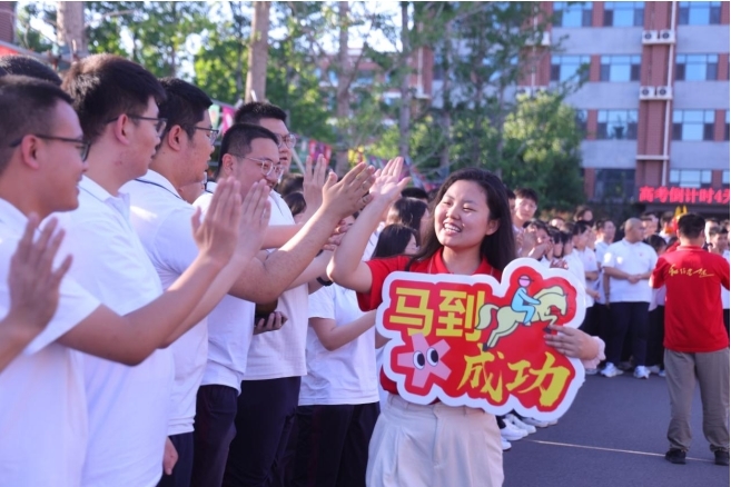 河间英华学校：青春“梦圆”，为考生送上别样高考祝福