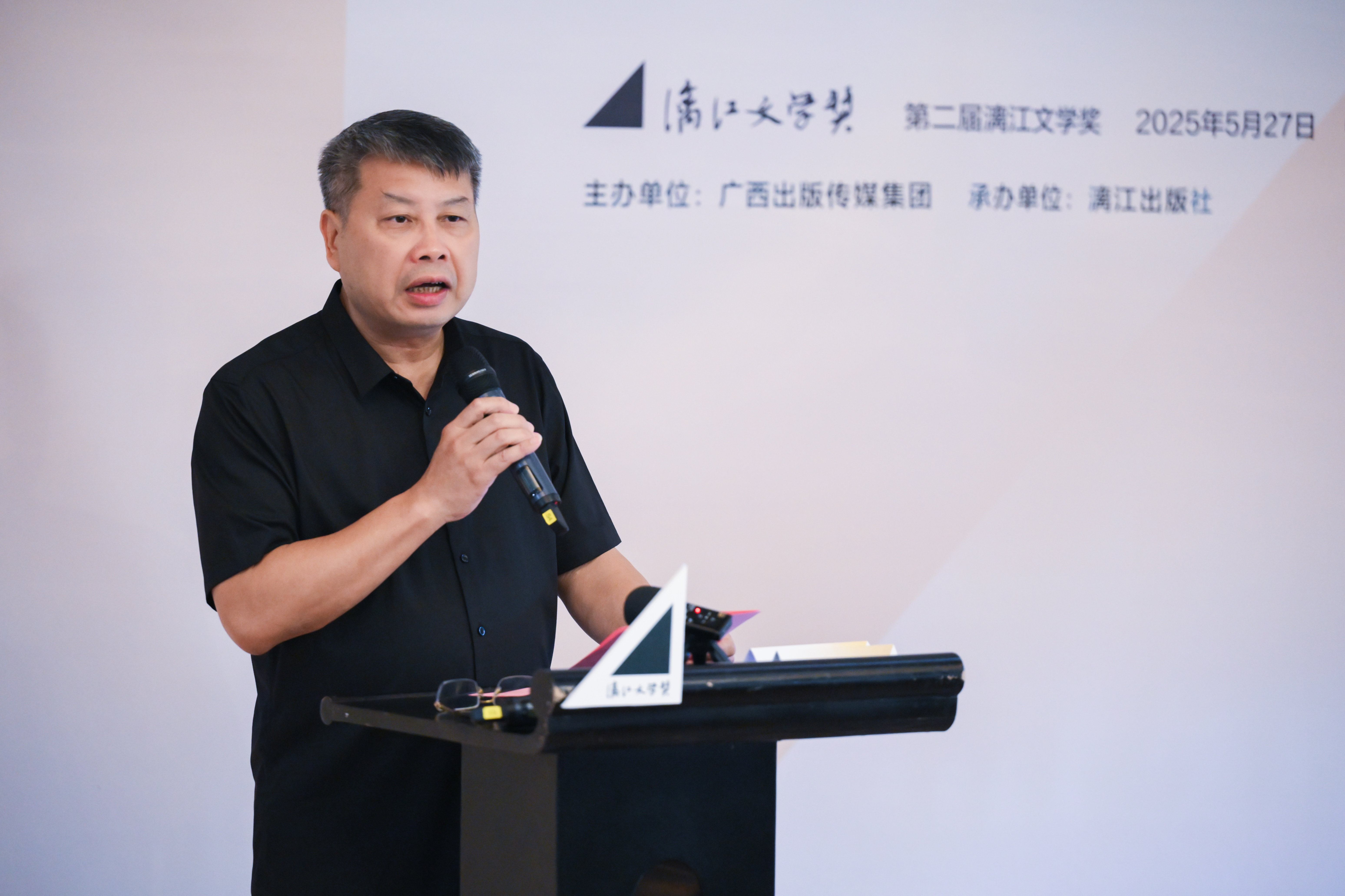 访谈 | 聂震宁、马国仓、欧阳黔森、汤素兰等名家共话AI时代文学创作出版新可能