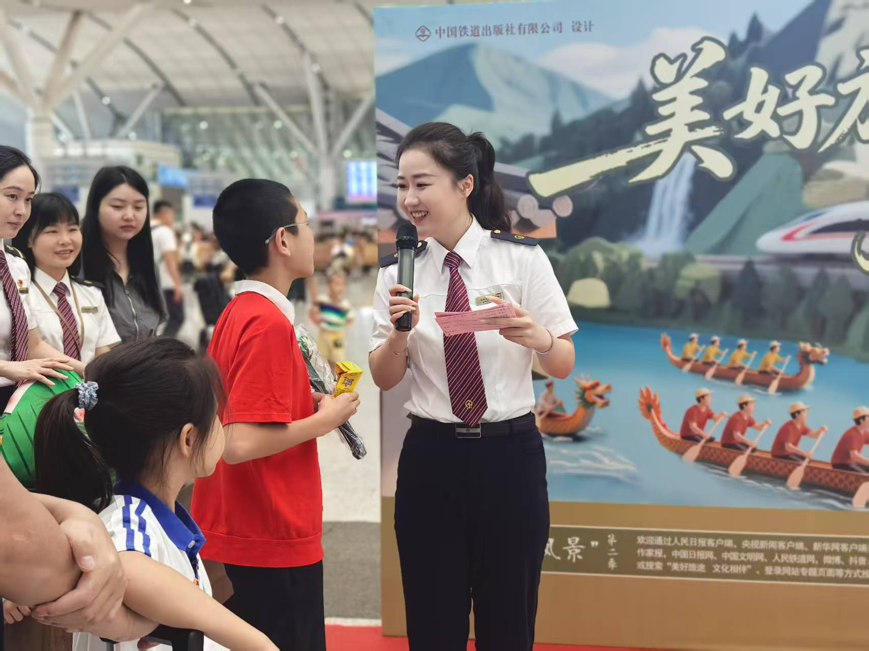 深圳铁路端午当日迎客流高峰