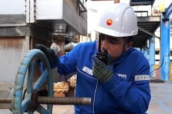 跟知识点死磕　兰州石化技术员王玉炼就硬核技术