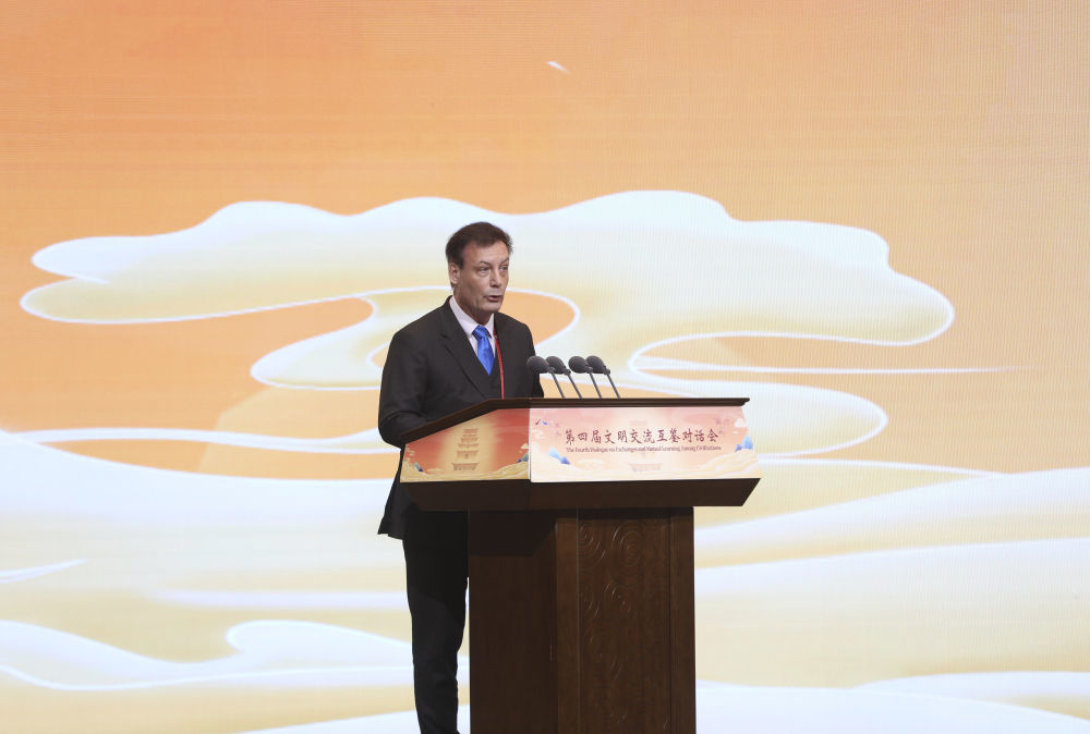 5月30日,德国汉学家吴漠汀在甘肃敦煌举行的第四届文明交流互鉴对话会开幕式上进行主题演讲。 新华社记者 张睿 摄