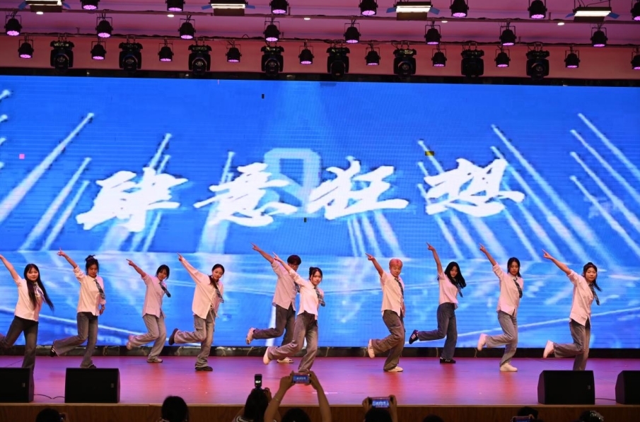 开场舞：《we rock》