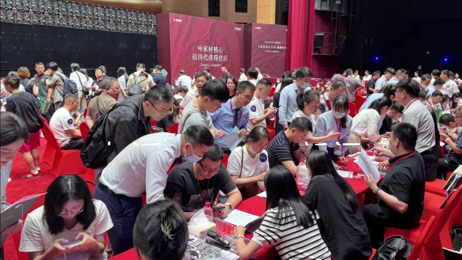 开盘5分钟抢光一栋楼！武汉一楼盘234套新房2小时内卖完，总销售额破4.5亿元