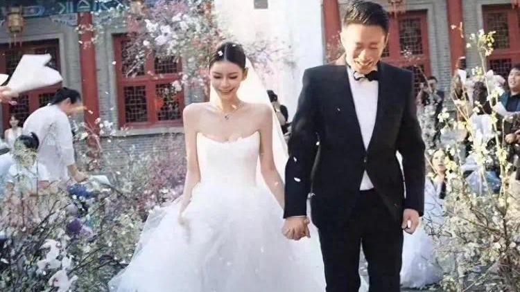 汪小菲婚后局势大反转：S妈沉默，小杨阿姨遭黑，小S复出成泡影封面图